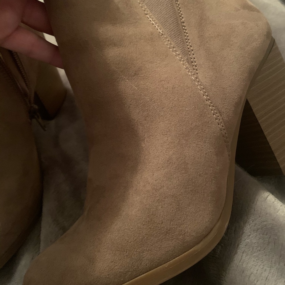 Tan booties worn once size 8 - Picture 4 of 4